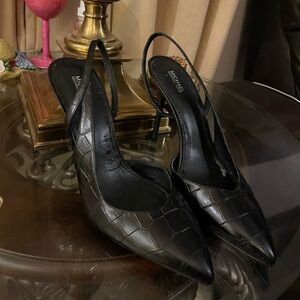 Michael Michael Kors size 91/2. Please check all picture of condition.